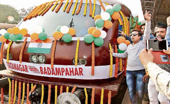 बादाम पहाड़ रूट पर 107 साल बाद चली दूसरी ट्रेन, टाटा से ओड़िशा तक के लोगों को होगा फायदा
