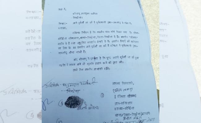 इसाई धर्म को छोड़ अपने मूल धर्म में वापसी के लिए उपायुक्त को सौंपा ज्ञापन