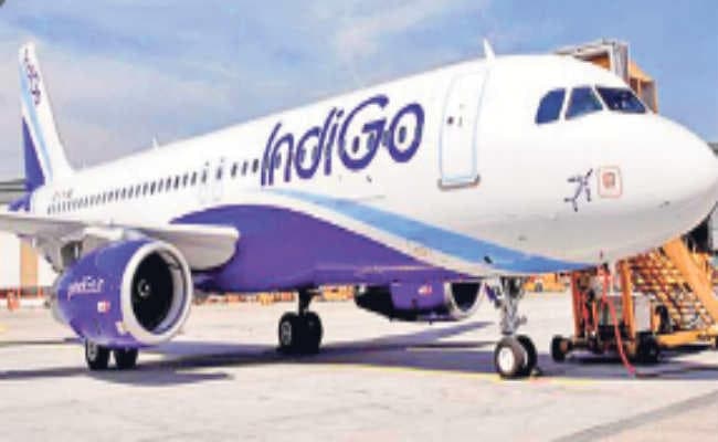 कोलकाता : विमान की इमरजेंसी लैंडिंग, बचे 150 यात्री
