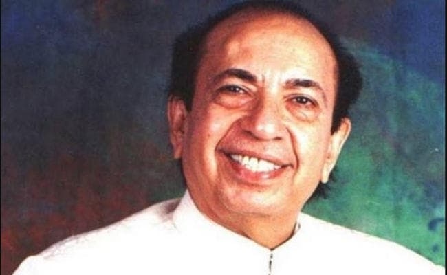 जन्मदिन: ”चलो एक बार फिर से अजनबी हो जायें हम दोनों”, सुनें महेंद्र कपूर के 8 सुपरहिट गाने