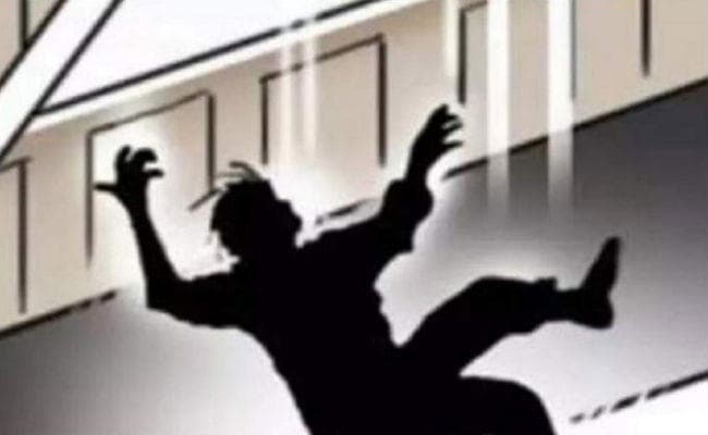 चोरी करने आया शख्स नौवीं मंजिल से गिरा, मौत