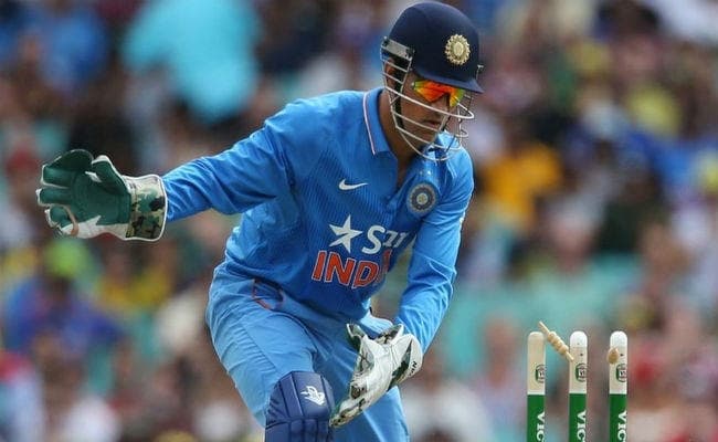 #INDvsAUS : जश्न से बाहर निकली टीम इंडिया, अब ध्यान वनडे सीरीज पर - धौनी ने नेट पर बहाया पसीना