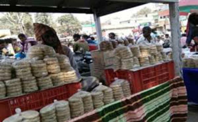 आसनसोल : बाजार में तैर रही मकर संक्रांति की खुशबू, शिल्पांचल के बाजारों में सज गयी हैं दुकानें तिलकुट, बादाम पट्टी से