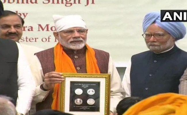 प्रकाश पर्व : मनमोहन की मौजूदगी में मोदी ने कांग्रेस पर साधा निशाना, सिख दंगों का दोषी ठहराया