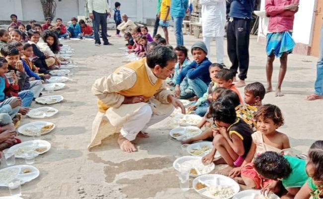गरीब, दलित, महादलित और अल्पसंख्यक बच्चों को चूड़ा-दही खिला कर उपेंद्र कुशवाहा ने मनायी संक्रांति, देखें वीडियो