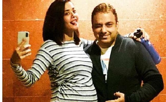 सुरवीन चावला ने अपने पति और बेबी बंप के साथ की तस्वीर शेयर, जानें कब आयेगा नन्हा मेहमान