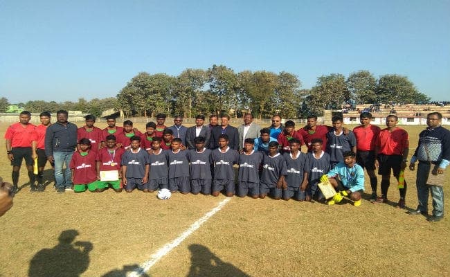 #Aaogoalkaren : गुमला ने लोहरदगा को 3-0 से हराया, भारतीय टीम के दो खिलाड़ियों को मिला सम्मान