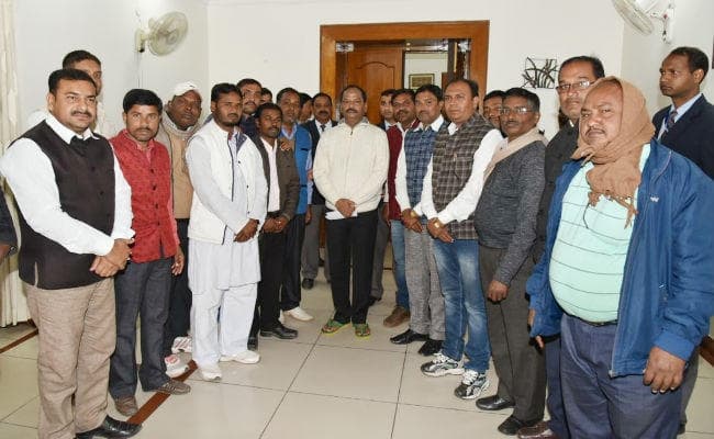 पारा शिक्षकों के हितों को सुरक्षित करने के लिए नियमावली बन रही है : रघुवर दास