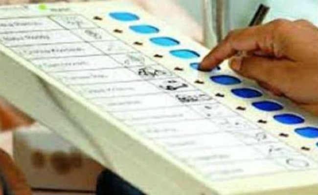 लोकसभा चुनाव : सीइसी ने बैलेट पेपर से वोटिंग की मांग ठुकरायी, कहा - इवीएम से छेड़छाड़ नामुमकिन, इसे फुटबॉल न बनाएं