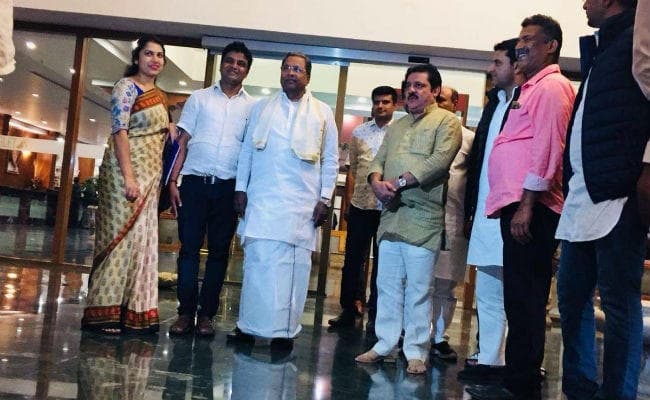 कर्नाटक में राजनीतिक नाटक: कांग्रेस विधायक दल की बैठक दोपहर 12 बजे से