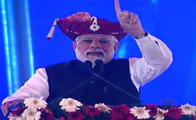 VIDEO जिन लोगों को जनता का पैसा लूटने से रोका, वही लोग ''महागठबंधन'' बना रहे हैं : नरेंद्र मोदी