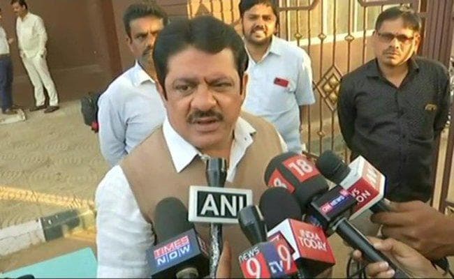 कर्नाटक : थम नहीं रहा कांग्रेस में घमासान, रिजॉर्ट में दो विधायकों के बीच जमकर मारपीट