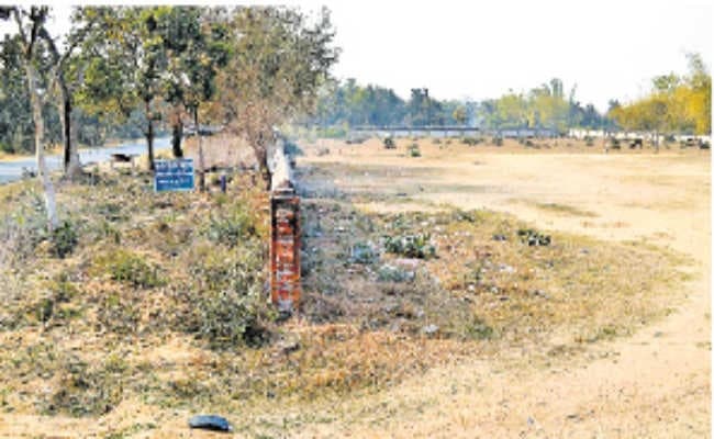 शिलान्यास के 15 साल बाद भी नहीं बना फुटबॉल स्टेडियम