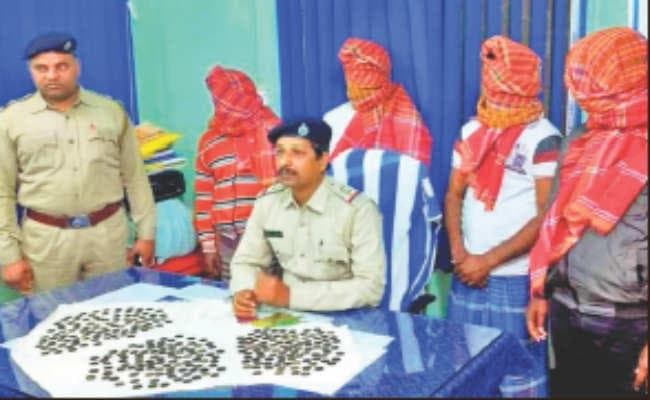 पानागढ़ : नकली सोने के मुहर बेचनेवाले पांच ठग गिरफ्तार