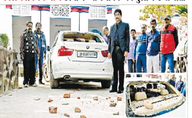 मुजफ्फरपुर : नीतीश्वर आयुर्वेद काॅलेज में परीक्षा कराने को लेकर छात्रों का हंगामा