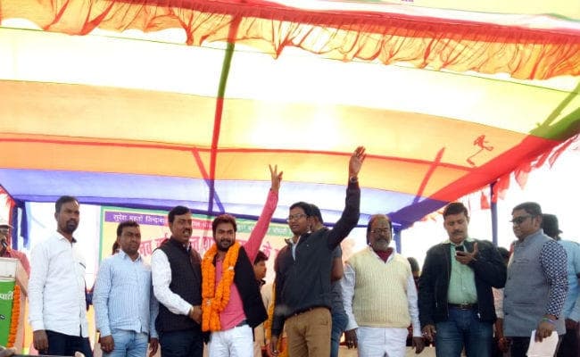 JMM को छोड़ अपने कार्यकर्ताओं के साथ AJSU पार्टी में शामिल हुए पंकज ठाकुर