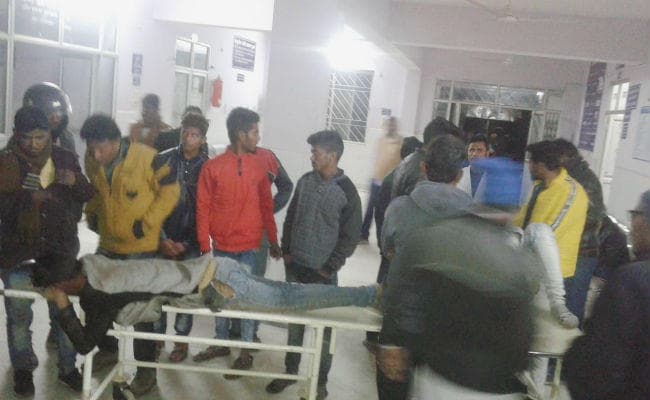 थोड़ी सी इक चूक ने ली स्टुडेंट की जान, दो दोस्त हुए घायल और नेशनल हाईवे हो गया जाम