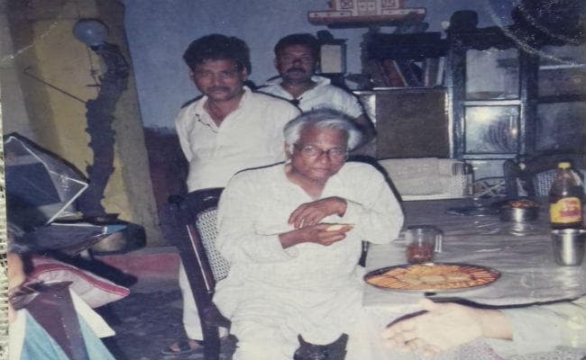 George Fernandes स्मृति-शेष : सड़क से संसद तक संघर्ष करनेवाले समाजवादी नायक, देखें कुछ खास तस्वीरें