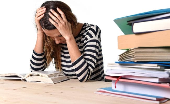 CBSE परीक्षा के तनाव से निबटने के लिए छात्रों को काउंसलिंग की सुविधा मुहैया करायेगी