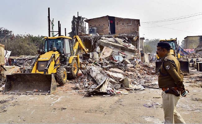 पटना : हड़ताली मोड़ पर 40 साल पुराना अतिक्रमण तोड़ा