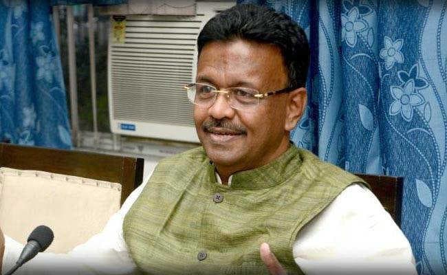 हावड़ा : 56 इंच सीना वाले कुश्ती लड़ें : फिरहाद