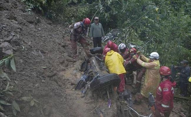बोलीविया राजमार्ग पर भूस्खलन में कम से कम 11 लोगों की मौत