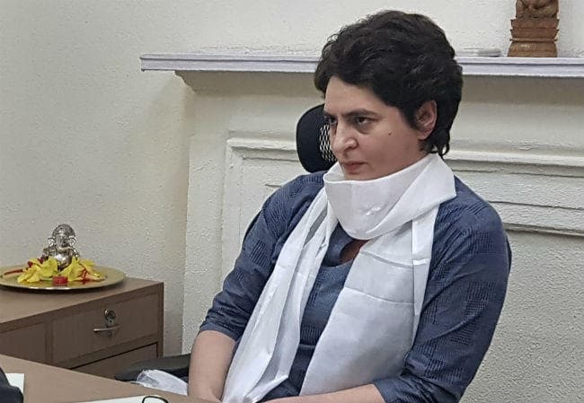 कांग्रेस महासचिव का पद संभालते लगे नारे : ''प्रियंका गांधी आई हैं, नयी रोशनी लाई हैं''