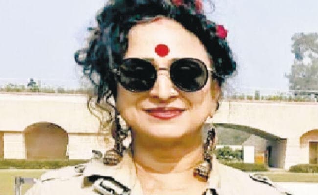 ”सभ्यता एक बड़ी हिपोक्रेसी है”