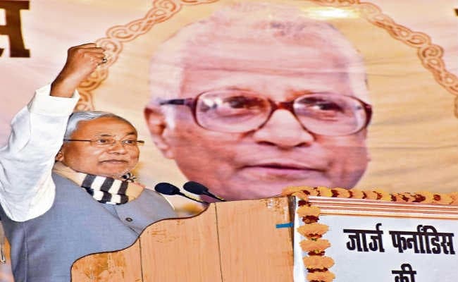 पटना : जॉर्ज की हथकड़ी लगी मूर्ति मुजफ्फरपुर में लगायी जायेगी