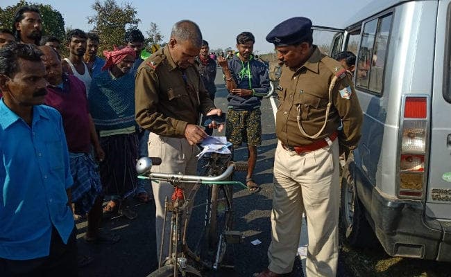 मेला से देखकर लौट रहे बाइक सवार पुल से नीचे गिरे, एक की मौत