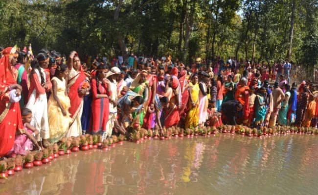 सिमडेगा : तीन दिवसीय बाघचंडी मंदिर महोत्सव कलश यात्रा के साथ शुरू