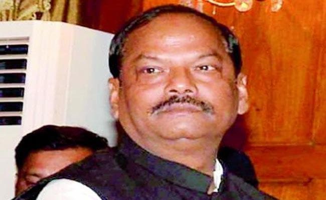 सीएम रघुवर दास ने की घोषणा,शहीद विजय सोरेंग के परिवार को दस लाख और सरकारी नौकरी मिलेगी