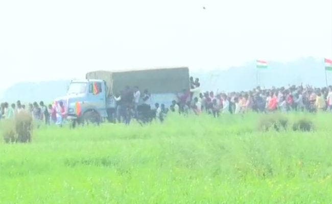 श्रद्धांजलि : शहीद पंकज त्रिपाठी की अंतिम यात्रा में लगे पाकिस्तान ''मुर्दाबाद'' के नारे