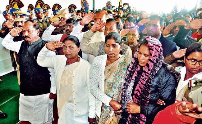 रांची : शहीदों के परिवार के साथ देश खड़ा है, व्यर्थ नहीं जायेगी उनकी शहादत : रघुवर दास