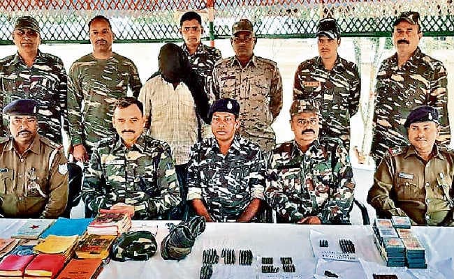 पीरटांड़ : नुनूचंद दस्ते का नक्सली दुर्गा सोरेन गिरफ्तार, बंकर ध्वस्त