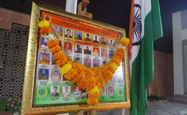 पुलवामा आतंकवादी हमले के खिलाफ यूएई में एकजुट हुआ भारतीय समुदाय पुलवामा आतंकवादी हमले के खिलाफ यूएई में एकजुट हुआ भारतीय समुदाय