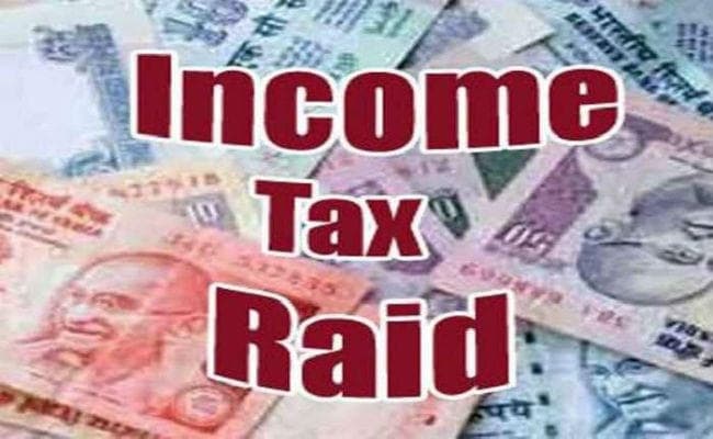 झरिया : कोल कारोबारी के आवास में आयकर छापा