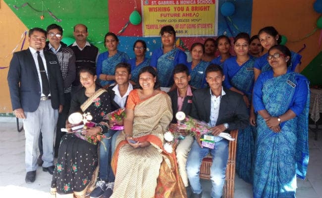 संत गैब्रिएल एण्ड मोनिका स्कूल में दसवीं के विद्यार्थियों को दी गयी विदाई