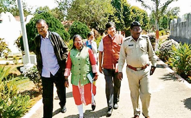 महिला बंदियों ने बाल संरक्षण आयोग की अध्यक्ष के सामने रखी अपनी समस्याएं, कहा बच्चे घर पर अकेले हैं, कोई देखनेवाला नहीं