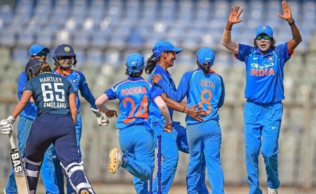 एकता बिष्ट की शानदार गेंदबाजी, भारत ने इंग्लैंड को 66 रनों से धोया