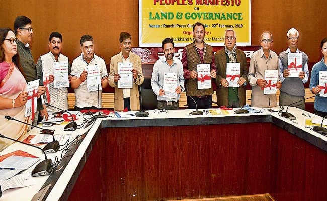 रांची : जंगल से आदिवासियाें काे हटाने के निर्देश पर केंद्र सरकार हस्तक्षेप करे