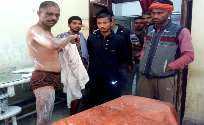वैशाली के आरक्षी अधीक्षक के चालक और बेटे पर तेजाब से हमला, घायलों को पहुंचाया गया अस्पताल, जांच में जुटी पुलिस
