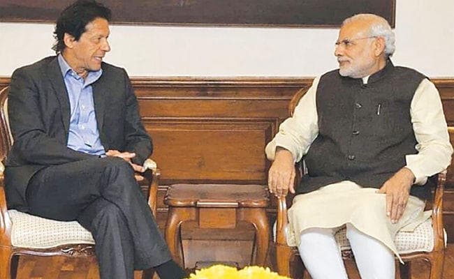 इमरान खान ने पीएम मोदी से कहा- शांति का एक मौका दें