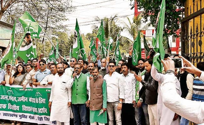 विपक्षी पार्टियों ने कहा, सुप्रीम कोर्ट में पुनर्विचार याचिका दायर करे केंद्र और राज्य सरकार, खतरे में है वनाधिकार कानून का अस्तित्व