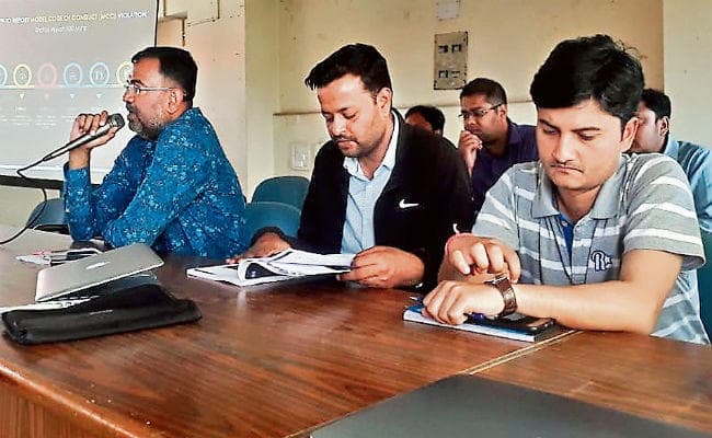 रांची : सी-विजिल ऐप के बारे में कर्मचारियों को दिया गया प्रशिक्षण