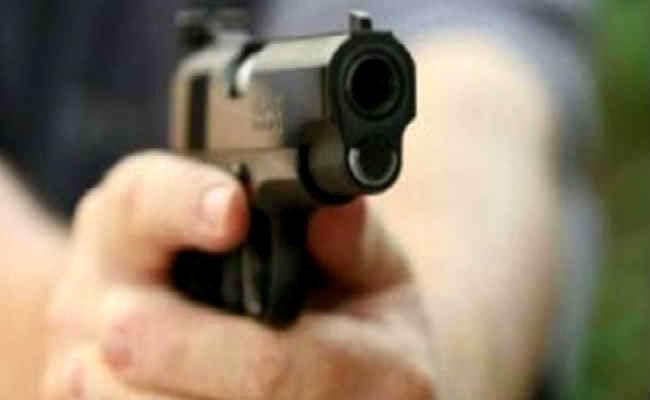 कोडरमा के विद्यालय में घुस कर 2 युवकों ने लहराया रिवाल्वर, दशहत का माहौल