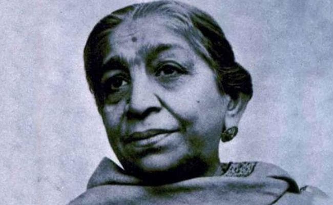 भारत कोकिला को नमन