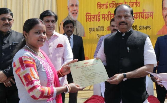 जमशेदपुर में बोले CM रघुवर - नारी शक्ति को राज्य की शक्ति, मानव संसाधन को दक्ष करना लक्ष्य