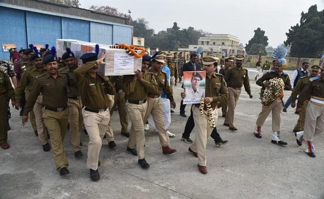 J&K : आतंकियों से मुठभेड़ में शहीद सीआरपीएफ इंस्पेक्टर पिंटू सिंह का पार्थिव शरीर पहुंचा बेगूसराय