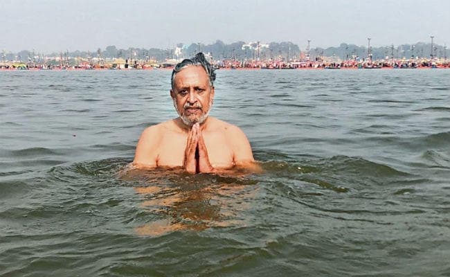 पटना : महाशिवरात्रि पर उपमुख्यमंत्री सुशील मोदी ने किया कुंभ में स्नान व पूजा